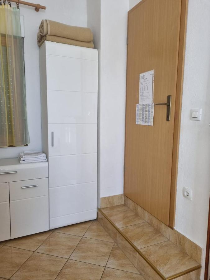 Apartmani Toni Poce 2 Primošten Exterior foto