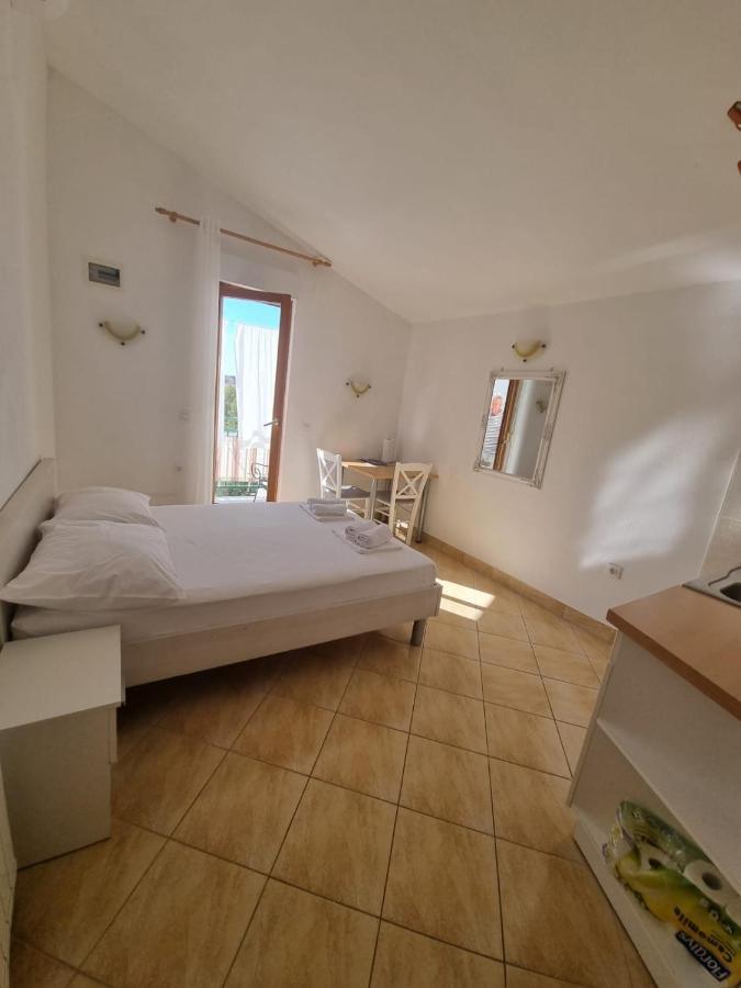 Apartmani Toni Poce 2 Primošten Exterior foto
