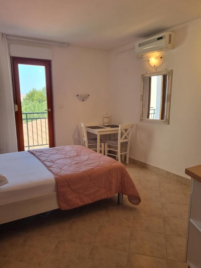 Apartmani Toni Poce 2 Primošten Exterior foto