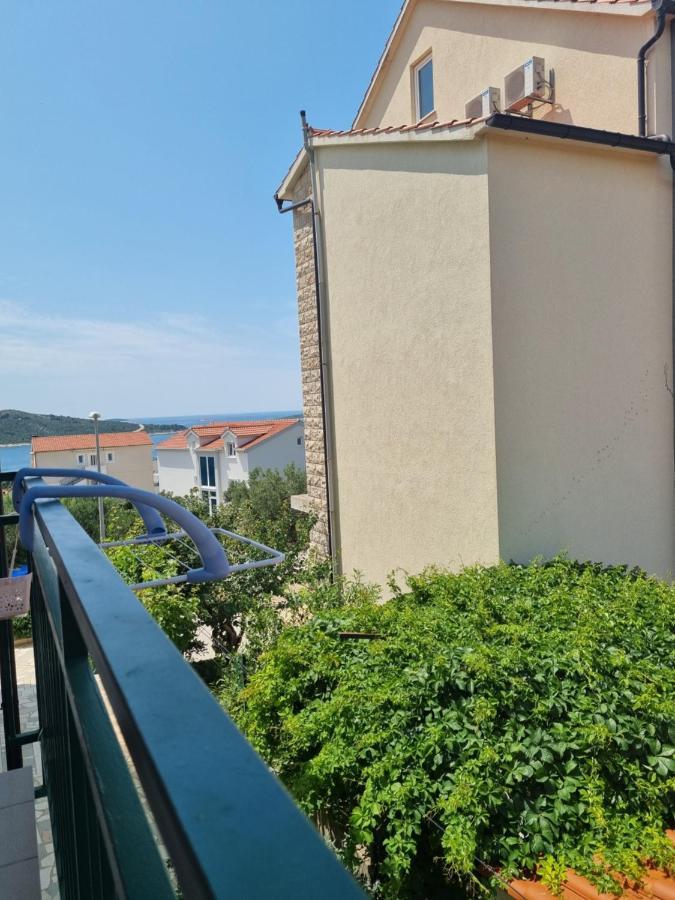 Apartmani Toni Poce 2 Primošten Exterior foto