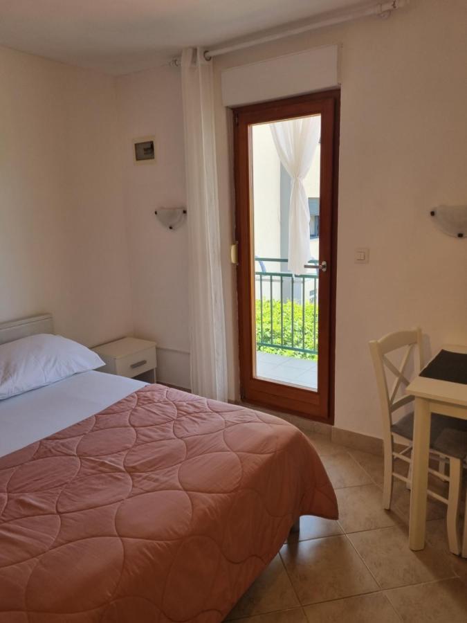 Apartmani Toni Poce 2 Primošten Exterior foto